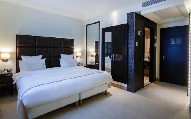 Business Hotel