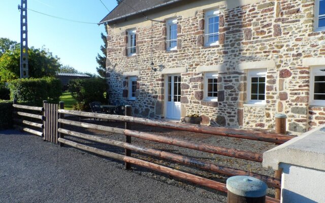 House With 2 Bedrooms in Chanteloup, With Wonderful Lake View, Furnish