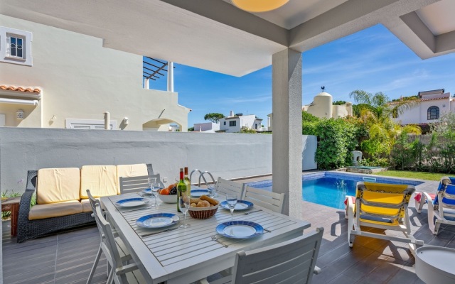 Casa Del Mar Vilamoura - Newly Renovated 3 Bedroom Villa With Pool, A/c and Wifi