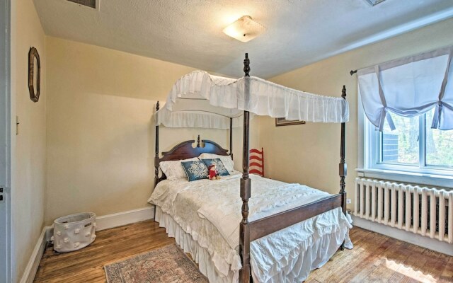 Hot Tub & Mtn Views: Expansive Hazleton Retreat