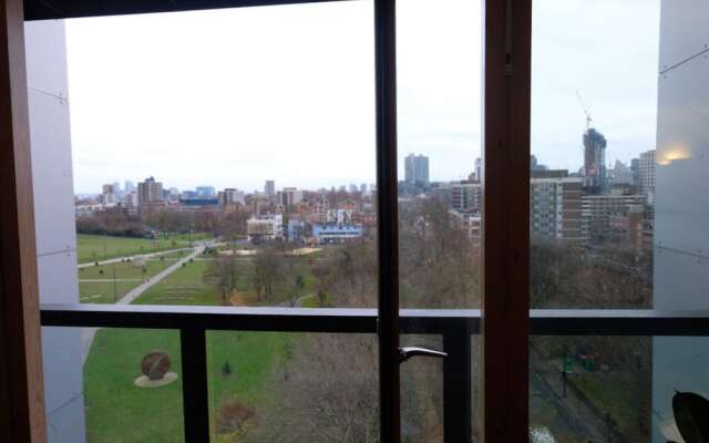 Stunning Apartment With Views Across London