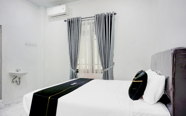 Hotel O Sm Raja Guest House – Guest Rooms – Medan