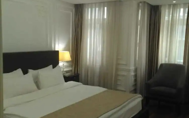 Cartoon Residence - Adults Only