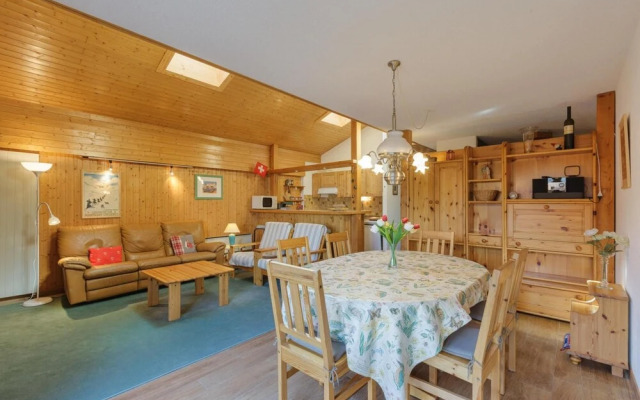 Centrally Placed ski in out Apartment Next to Lift