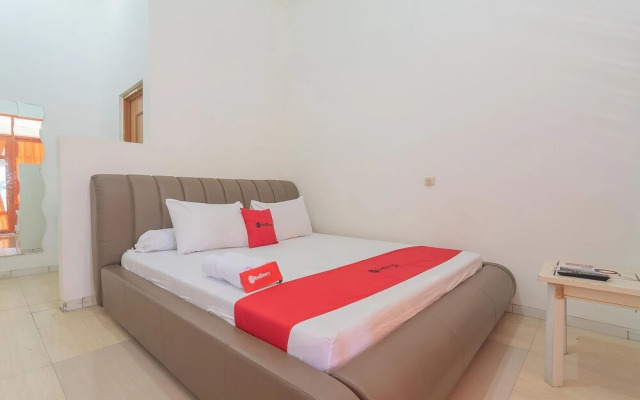 Batu Apung  by RedDoorz