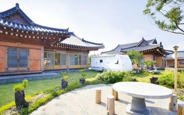 Jeju Daemyoung Hanok Pension