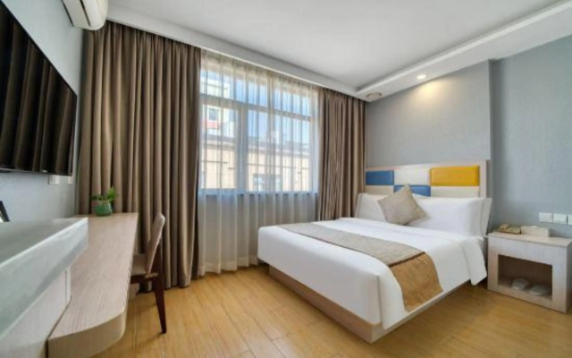 Q+ Bailing Ejia Business Hotel (Shanghai International Tourism Resort)