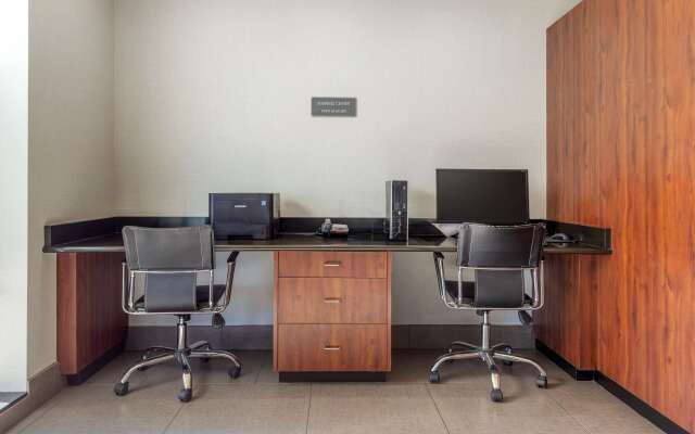 Comfort Suites Whitsett - Greensboro East