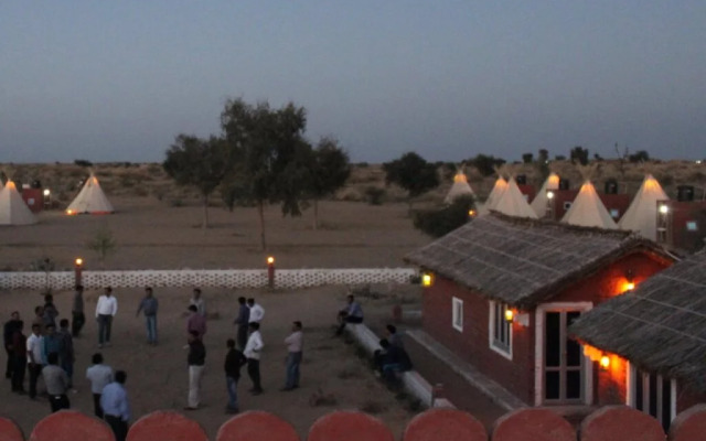 Umaid Safaris & Desert Lodge