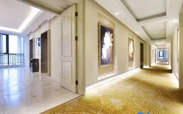 Five Elements Hotel (Wuhou New Town Shuangliu Airport CuQiao Subway station)