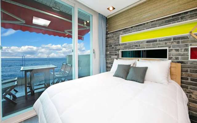 Pohang Couple Stone Pension