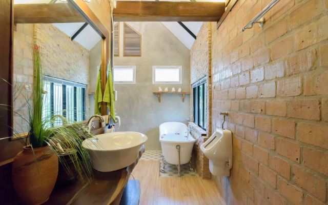 MyHouse Riverside & Pool Villa Near Old Town