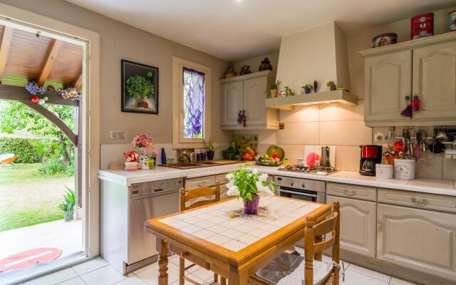 Comfy Holiday Home In Espère With Private Pool