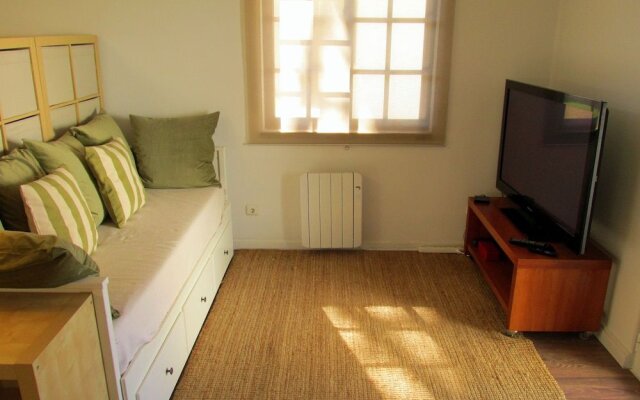 Stunning Studio in Parede, Cascais - up to 4 pax