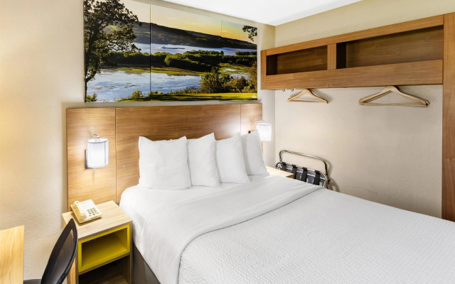 Days Inn by Wyndham Winona