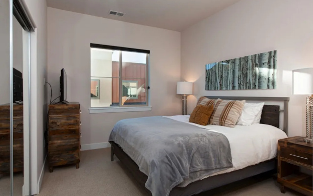Mountain-View Newpark Terrace Condo by RedAwning