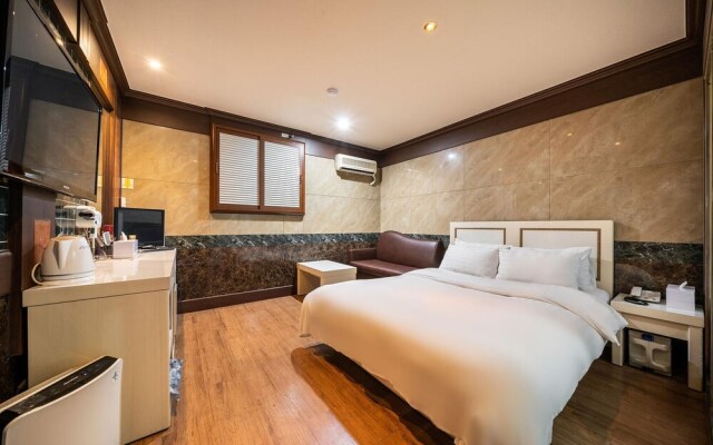 Sadang Charis Hotel