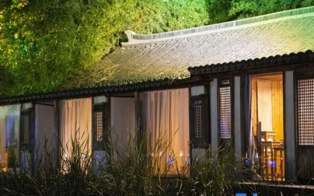 Yueshang Zen Space Homestay (Zhouzhuang Ancient Town Branch)