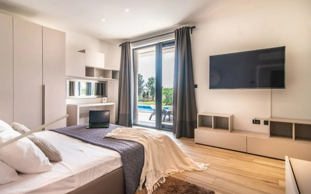 Luxury Villa With Pool and sea View