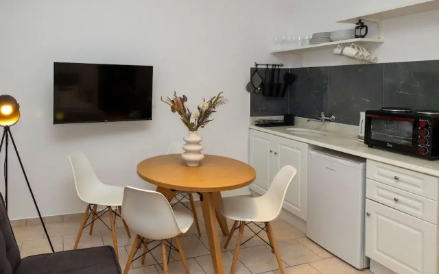 Phaedrus Living: Athens Studios Angel