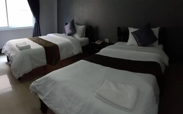 Submukdaphoomplace Hotel