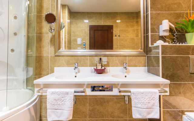 Hotel President Solin