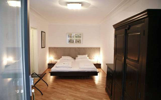 La Scala Apartments