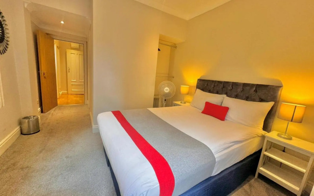 Spacious Two Bedroom Apartment in Westminster