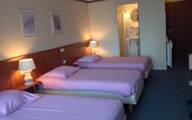 SuyderSee Hotel