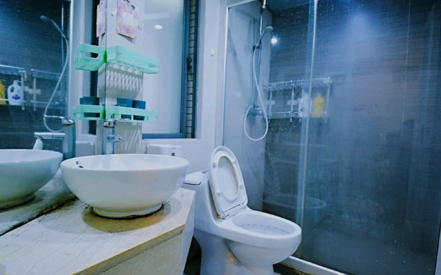 Avatar City Zebra Large Queen Bed & High Rise View