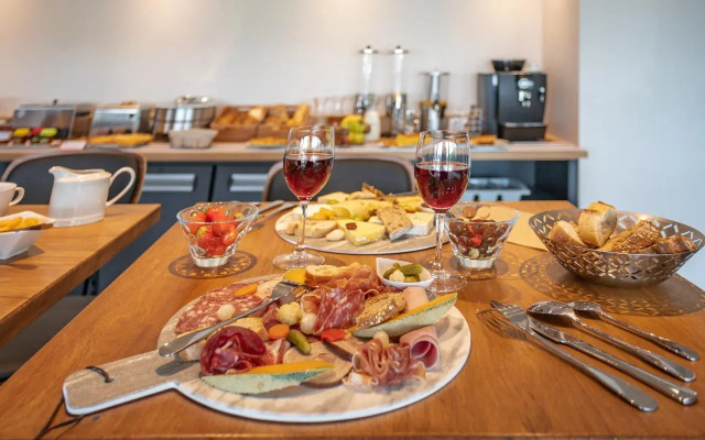 Brit Hotel - Hotel de l'Hippodrome