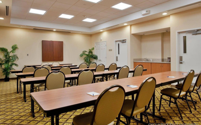 Candlewood Suites Norfolk Airport by IHG