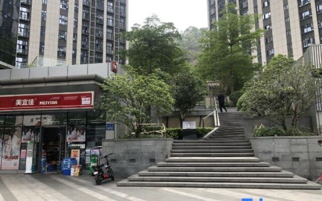 Xinyue Holiday Apartment (Guangzhou East Railway Station Yantang Subway Station)