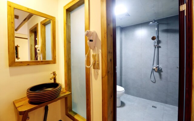 Memory of Xiangxi Humanities Theme Inn
