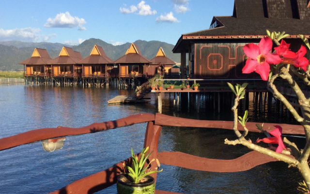 Shwe Inn Tha Floating Resort Hotel