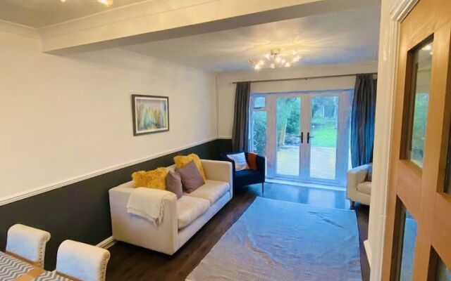 Impeccable 3-bed House in Nottingham