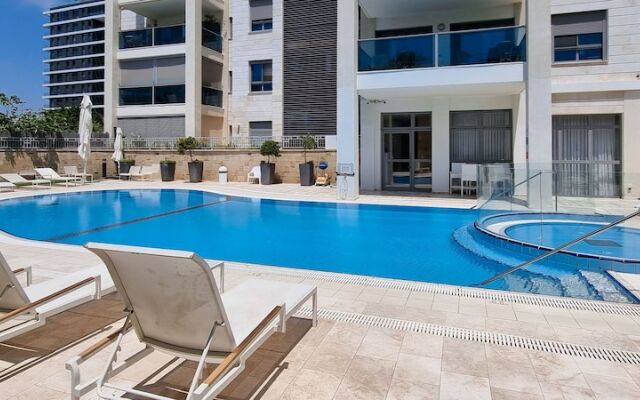 Condo & Pool in New North by FeelHome