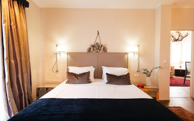 Best Western Plus Embassy Hotel