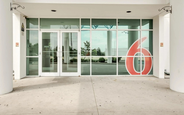 Motel 6 Toronto Brampton