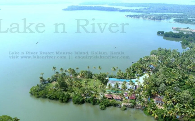Lake n River Resort  Munroe Island