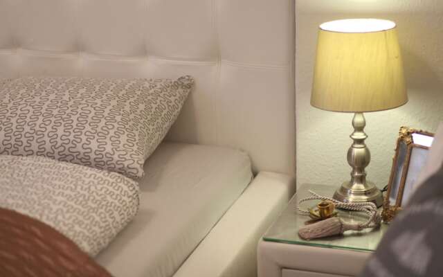 Dfive Apartments - Neo Baroque