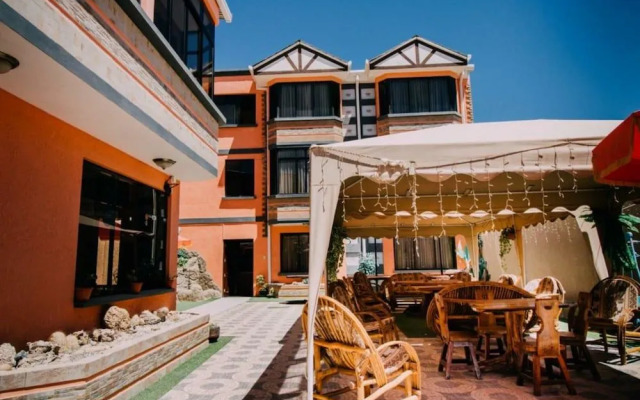 Las Tholas Hotel