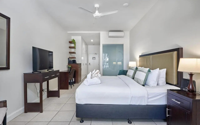 Beach Club Oceanview Apartment 1221-2 Palm Cove