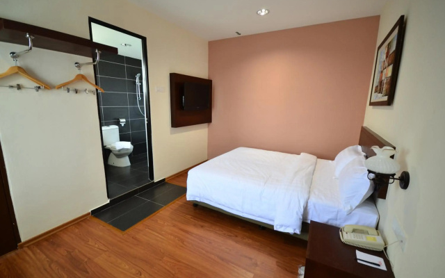 906 Riverside Hotel