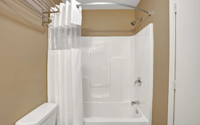 Super 8 By Wyndham Asbury Park