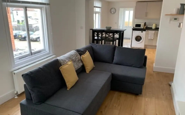 One Bedroom Flat in Whitstable With Free Parking