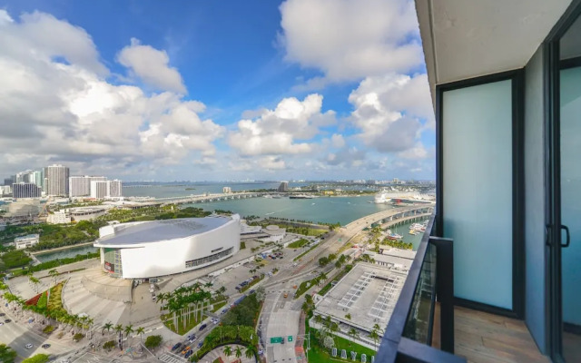 Elegance and Charm Studio at Bayside MIA