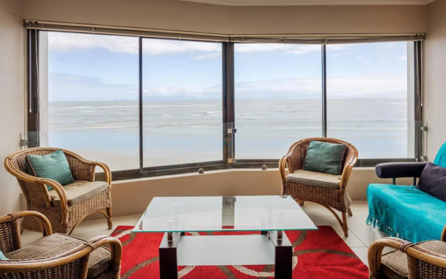 Luxurious Beach Front