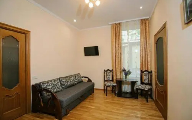 Apartment on brativ Rohatyntsiv 3