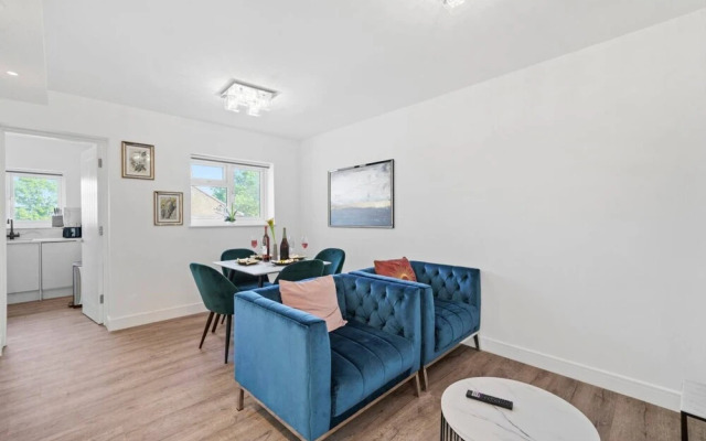 Gorgeous 3 Bedroom Duplex Apartment in West London
